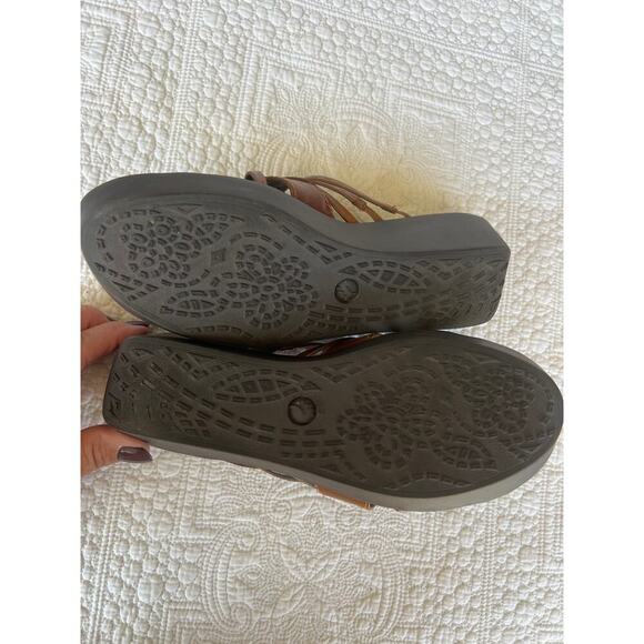 Bare Traps leather strapped wedge sandals, women's size 6M - Picture 4 of 5